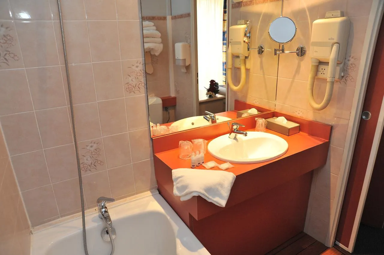 ***  Hotel Menton Riviera فرنسا